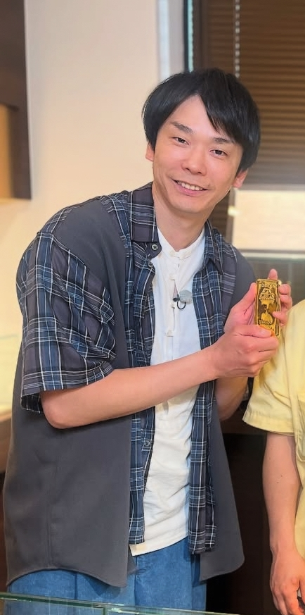 このかまいたち濱家さんが着用されているシャツはどちらのブランド