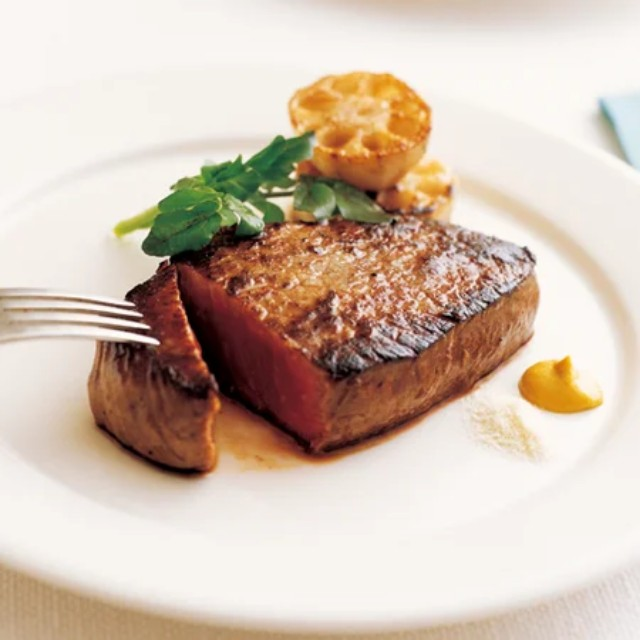 【ステーキ】には何をかけて食べますか？