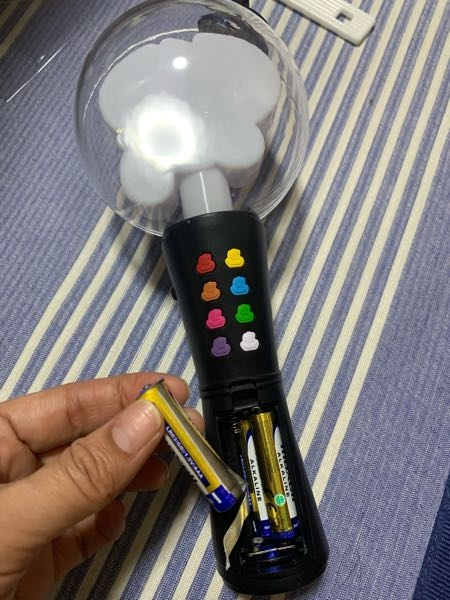 ペンライト確認用 今日、届いたペンライトの点灯確認の電池を見たら、ラベルが剥がれて