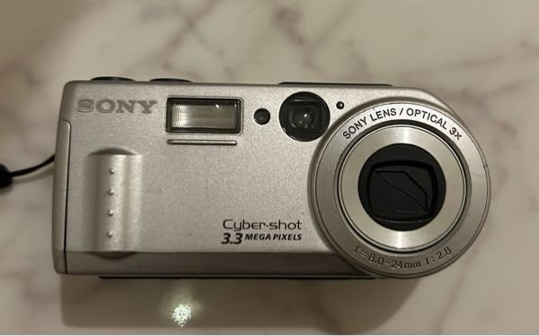 SONY Cyber-shot DSC-P1 美品　動作確認　新品バッテリー DSC-P1と書いてありますバッテリーがほぼ使えないのとメモリースティッ