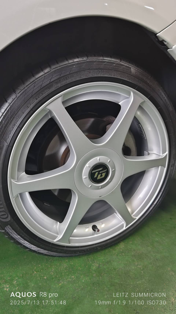 ホイールとタイヤのセットを買ったのですがホイールの詳細が不明