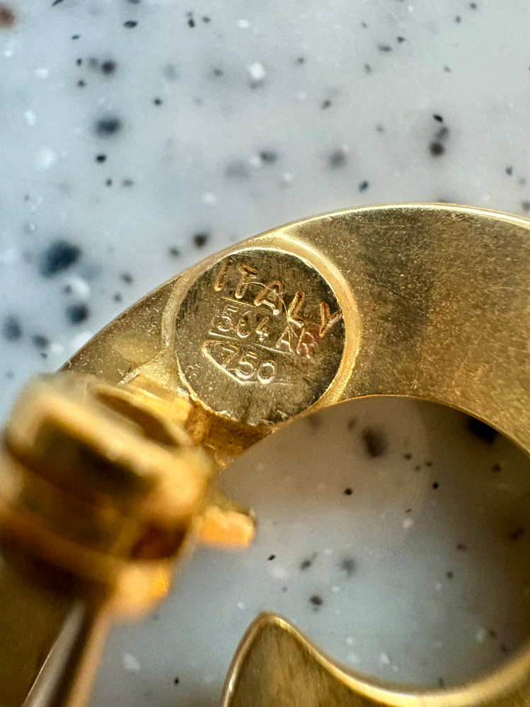 先日、祖母からネックレスを貰ったのですが、ネックレスの留め具の