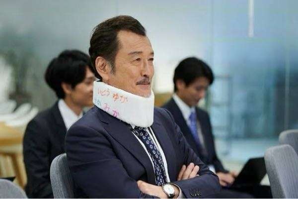 石原さとみさんのCMで着ているパーカー、どこで買えるか教えて