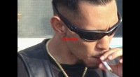 Oakley ブラック サングラス　IO着用 kandytownのIOがSpotlightという楽曲のMVで - Yahoo!知恵袋