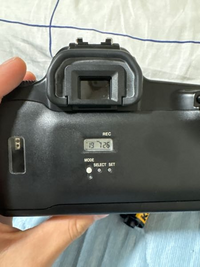 eos1000qdというフィルムカメラを親からもらったのですが