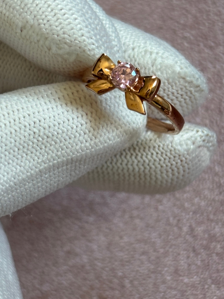 ジュエリーについてです。このような黒い斑点がたくさんあるのですが