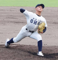 はい高知中央高校2025年から写真のように、PL学園風ユニフォ