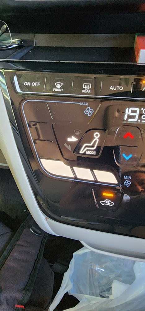 日産ルークスB44Aについてご質問いたします。エアコンパネルのタッチが