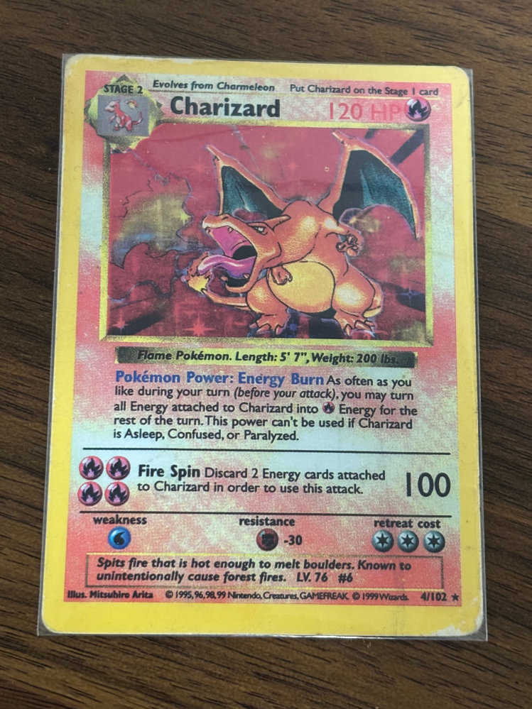 子*る様 旧裏】海外規制カード ポケモンカードのリザードン海外版の旧裏カードが実家にあったのですが