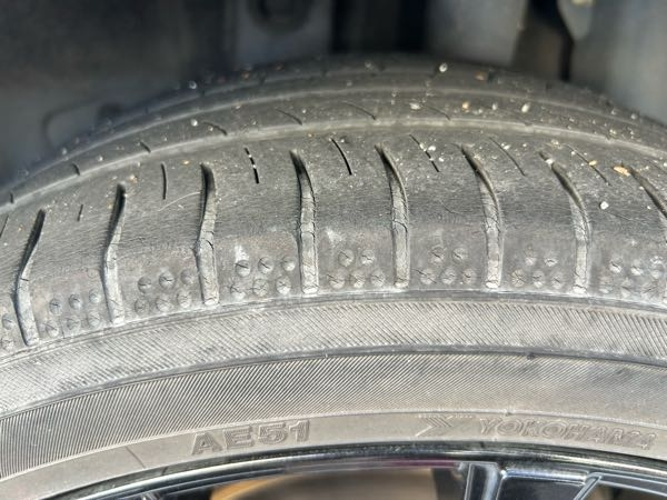 そろそろタイヤ交換しないとまずいでしょうか？ - Yahoo!知恵袋