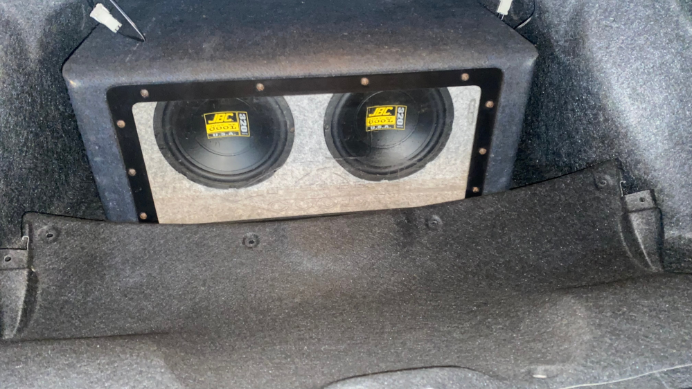 JBC COOL ウーファー 本体 カーオーディオ 車に付けるサブウーファーについて質問です。 - 先日知人からJBC（Ju