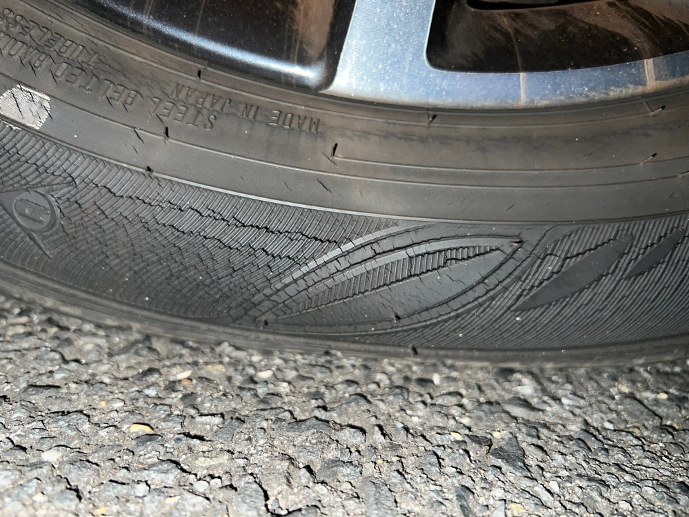 セレナを新車で買って新車からついていたタイヤが三年...』 日産 の 