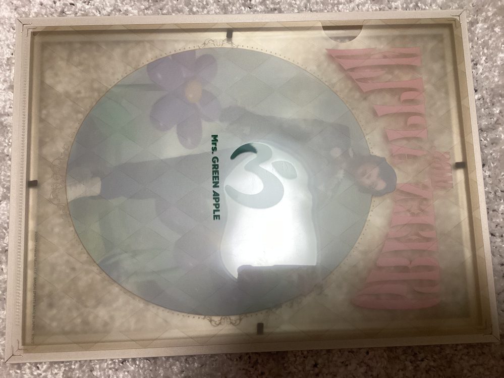 先日百均でファイルを保存したくて額縁を買ったのですがサイズを間違えてしまい入らないです！地味に大きさが足りない木の部分って削ったりすることはできるでしょうか？？ あと、削るとしたらどの道具でどうやったらいいでしょうか？よろしくお願いします。