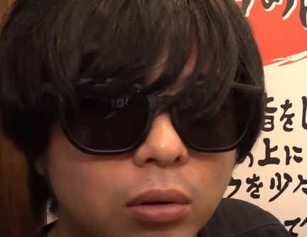 このもこう先生がつけてるサングラスの商品名を教えてください