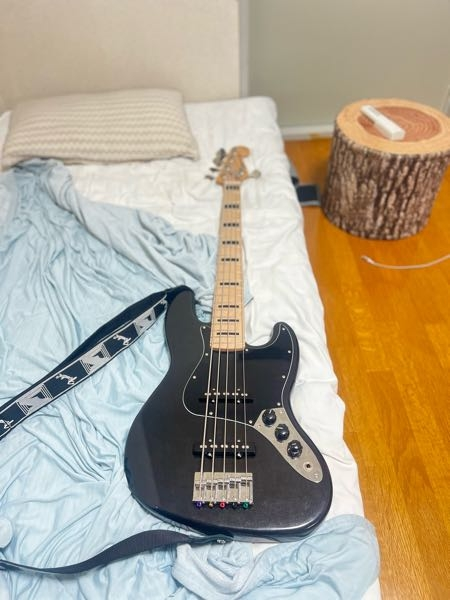 B'zの松本孝弘さんがしているこのピアスどこのやつかわかる人