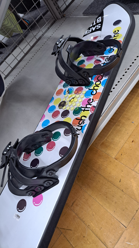 スノーボードのメーカーについて。 - grooveの板、spiceのビ