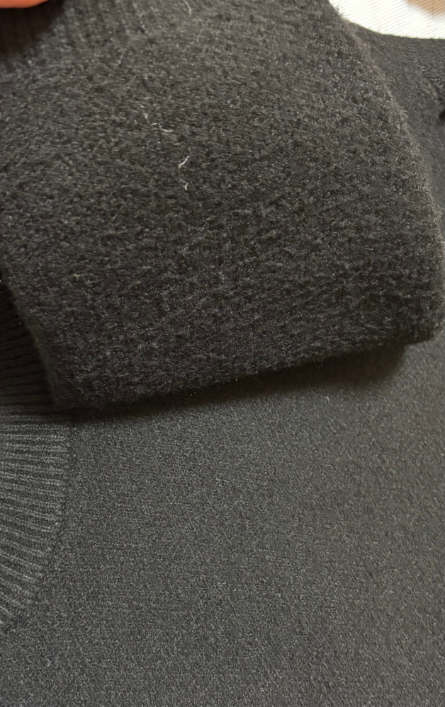 ニットの、こういう毛羽立ち？毛玉？はどうやったらマシになりますか