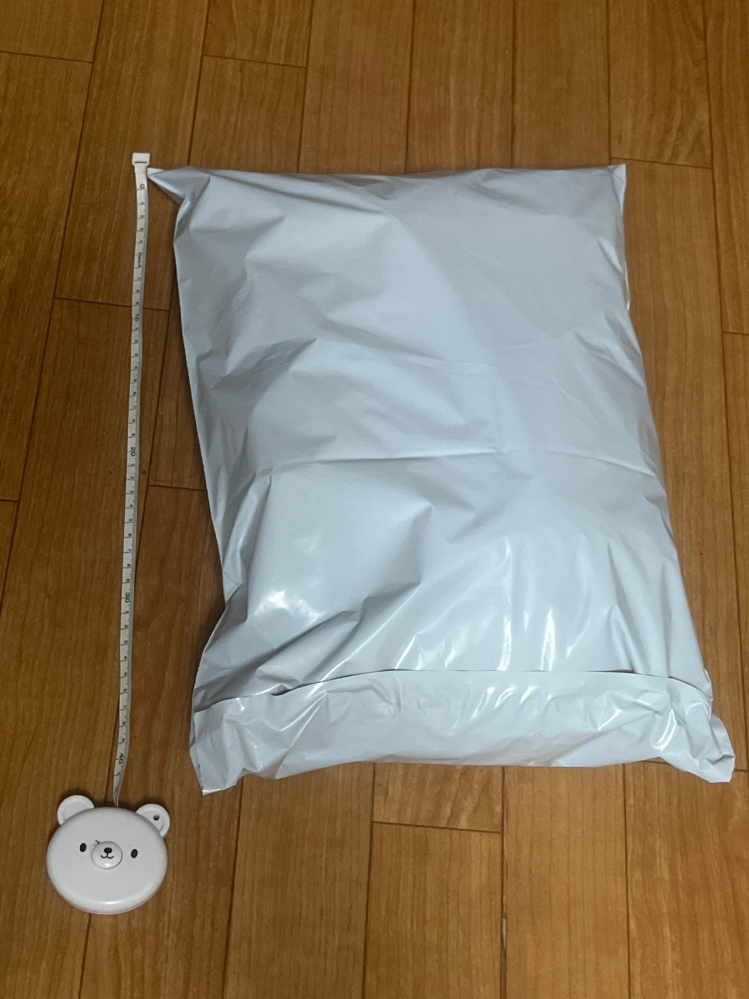 至急回答お願いします！ こちらメルカリで売れたコスプレの衣装＆ウィッグなのですがネコポスで送れますか！ 今までこんなに荷物が分厚くなる事がなく、ネコポスばかりだったので他の配送の仕方がよく分かりません、、どなたか親切な方教えてください！