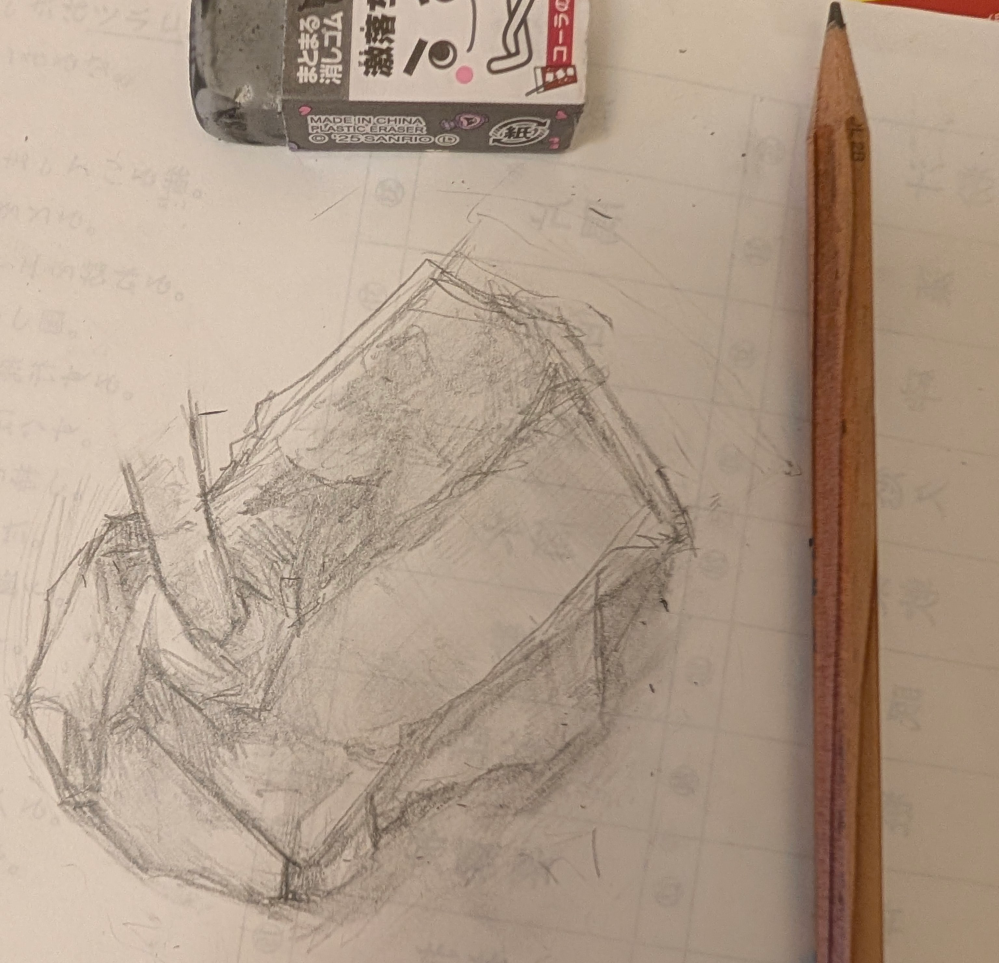 中学三年生です。美大目指したいと思います。絵は稀に描いて、デッサン 