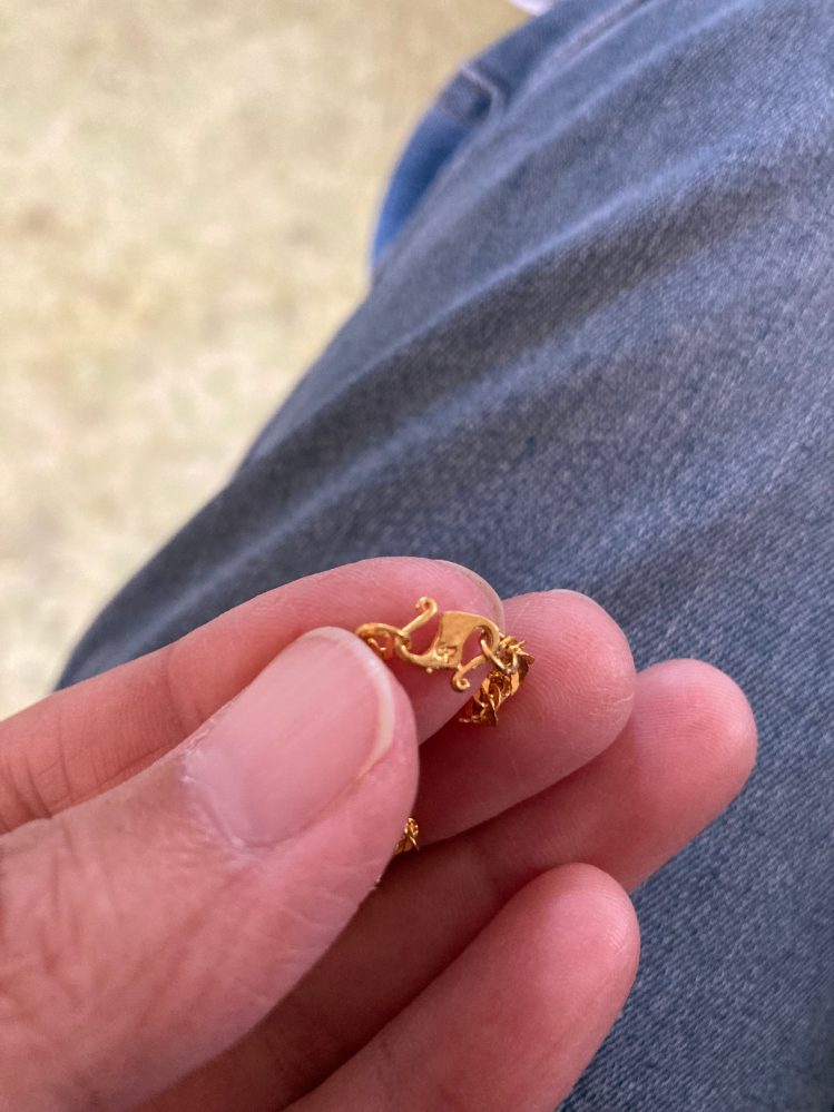 ネックレスの金具に916と刻印があるのですが、その裏にGPの刻印があっ