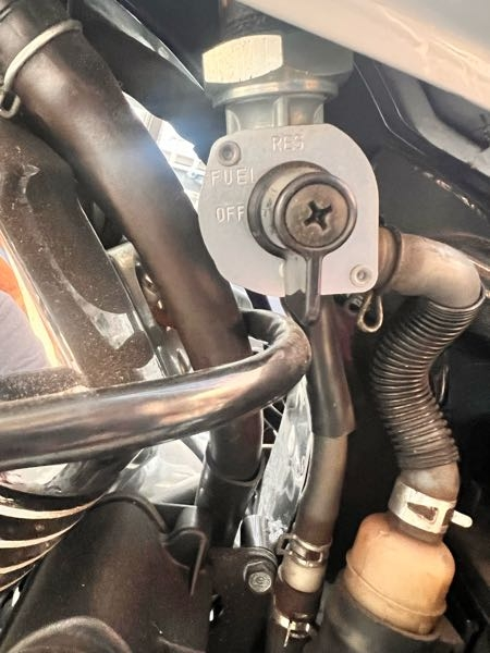 ホンダシャドウ400に乗ってます。これがどこに矢印置いてたらよ