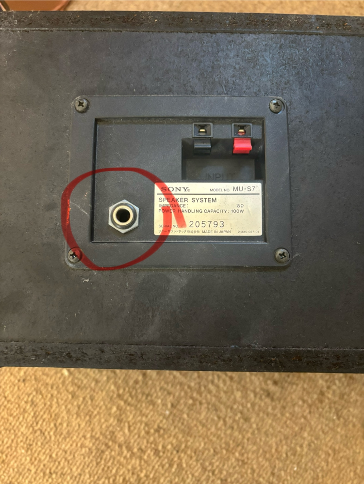 スピーカーのこの穴って何に使うものですか？ - Yahoo!知恵袋