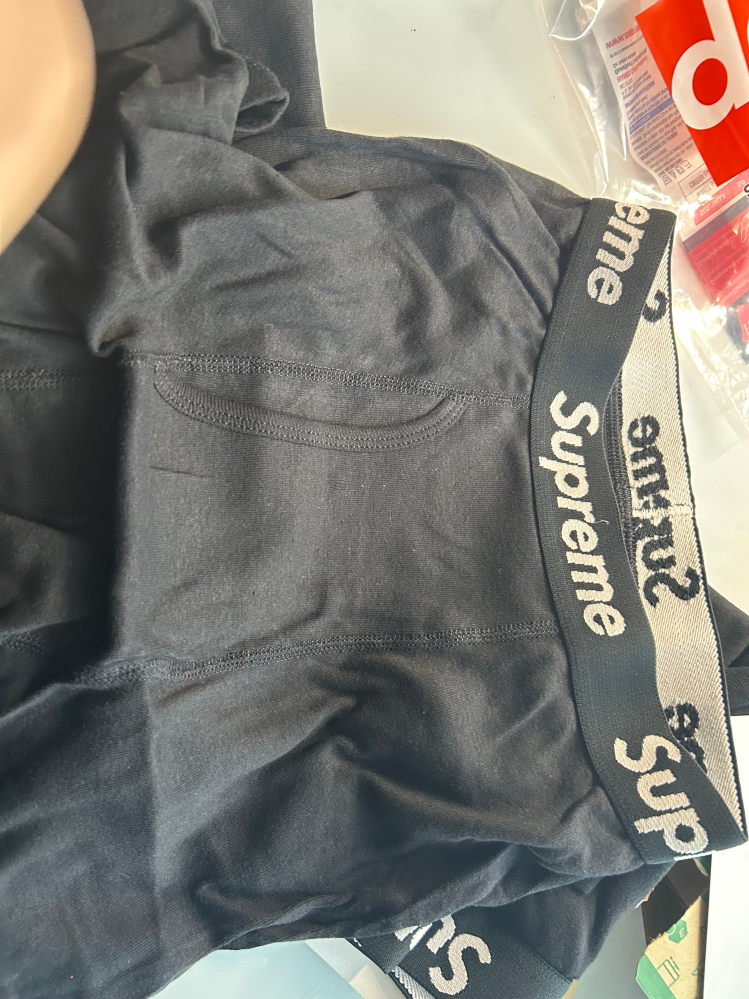 これメルカリで買ったんですけど本物かどうか教えて欲しいです！ま