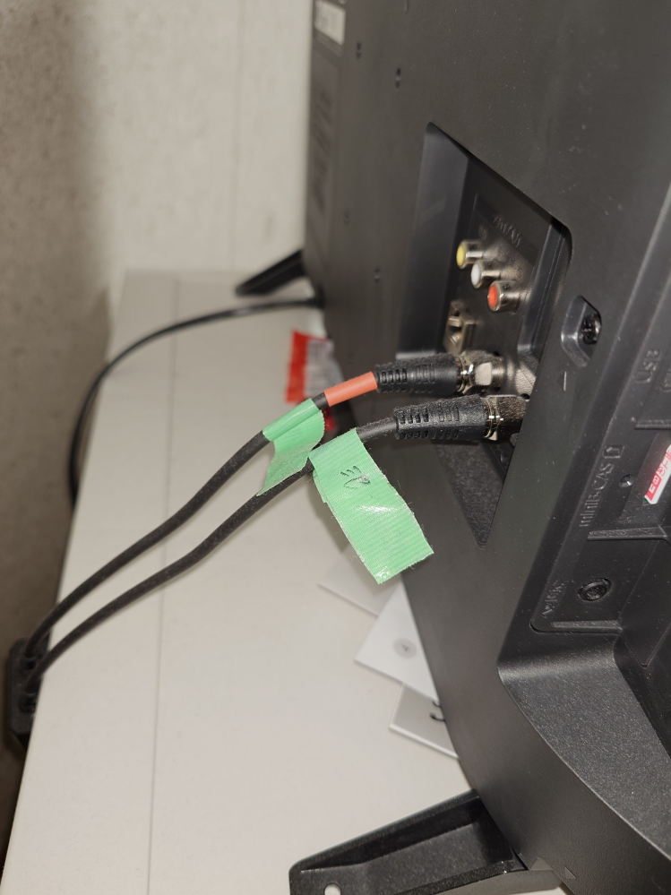 テレビにusbDVDプレーヤーを使ってDVDを見れるようにしたいですがこ 