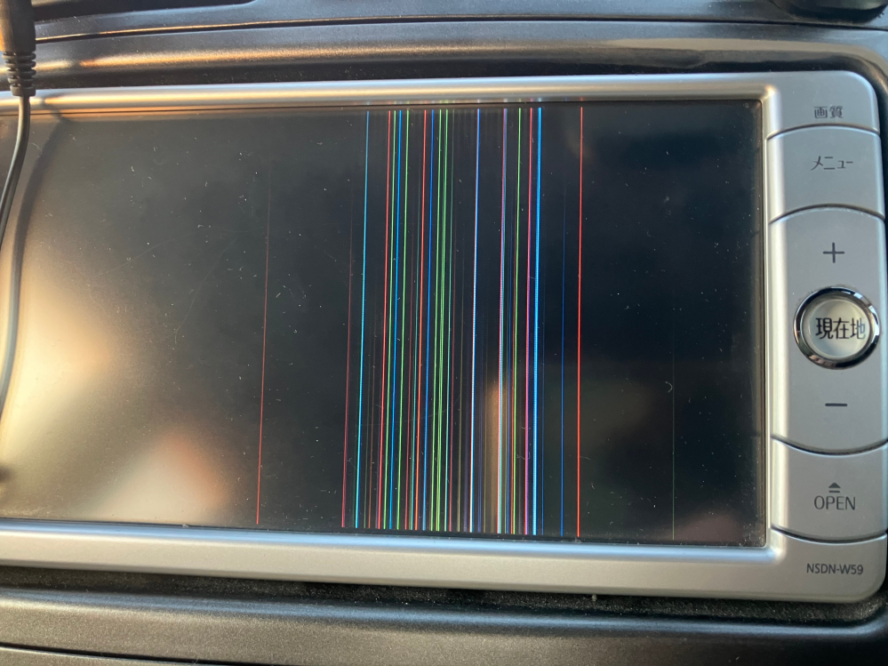 ナビ　NSDN-W59　　トヨタから外しました トヨタオーリスのカーナビ（型番NSDN-W59）です。画面がおかしくなり