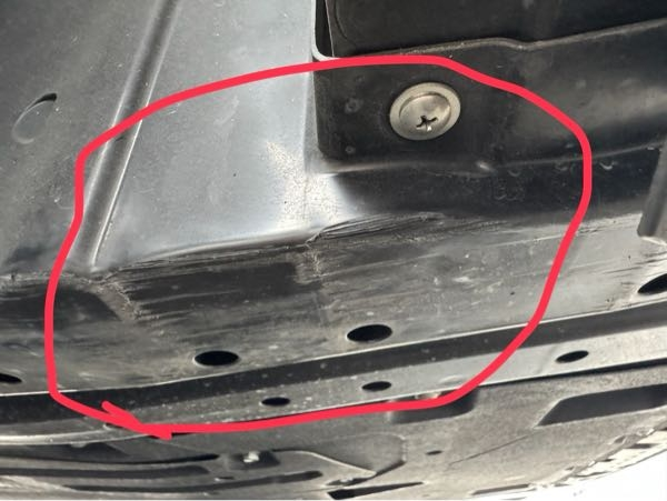 至急です;;誰か慰めてください新車で買って1年経過した車、車止 