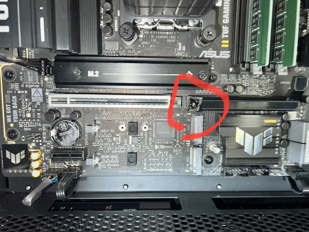 PCのマザーボードのグラボを固定するラッチが取れてしまいました