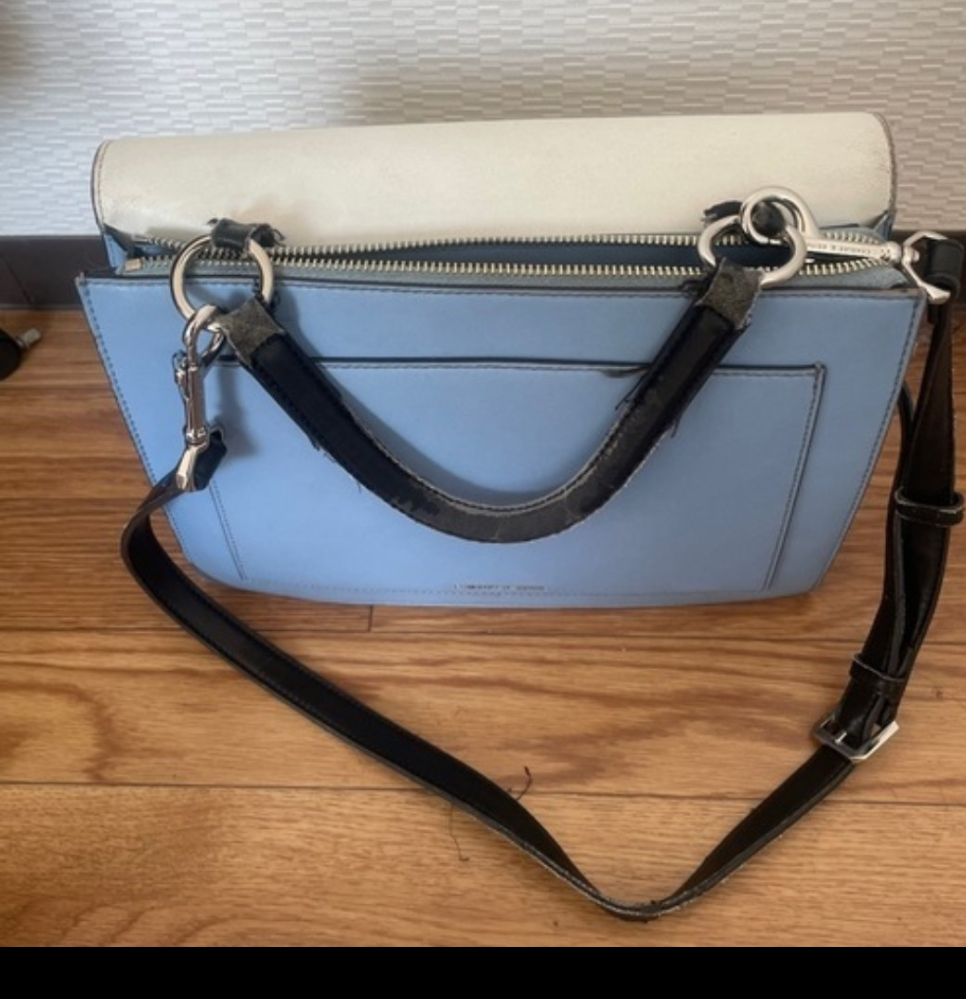 keith 他の方は購入しないでください CHARLES&KEITHバッグ中古品です。フリマとかだといく - Yahoo!知恵袋