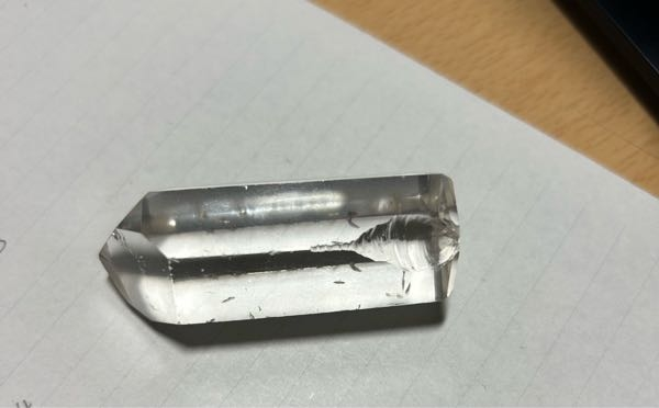 天然石に詳しい方にお聞きしたいですこちらは水晶なのでしょうか？小学