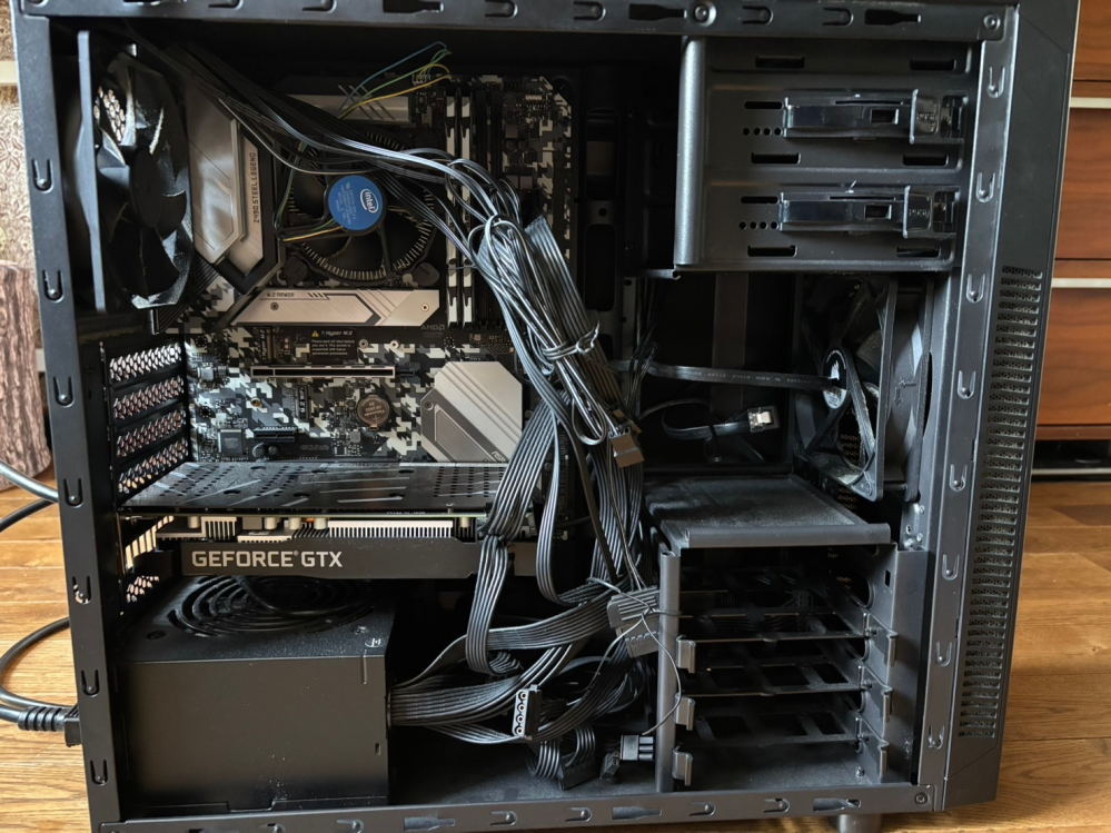 ゲーミングPCについて写真のようにしましたがHDMIを挿しても