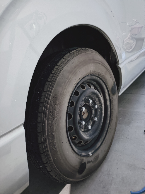 ハイエース200系4型のタイヤ1本後側 ブリジストン、』 トヨタ の