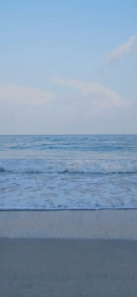 ショート動画についての質問です。 最近、転載動画でよく見る画像のような海や空などの背景の動画は皆さんどこから拾ってきてるのですか？