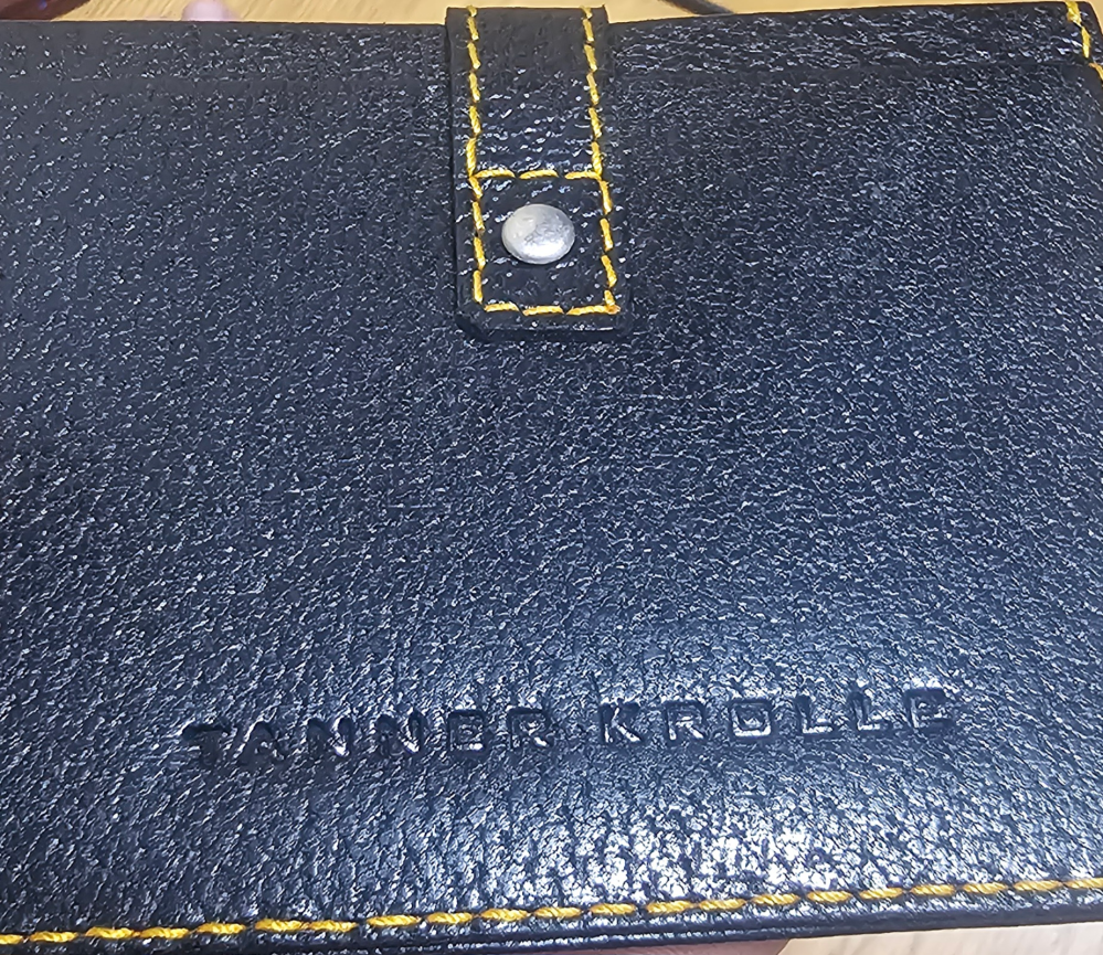 当日発送　美品 真贋不明品　頂き物カード 家で出てきたこのカード入れをヤフオク辺りで売ろうと思ったのですが