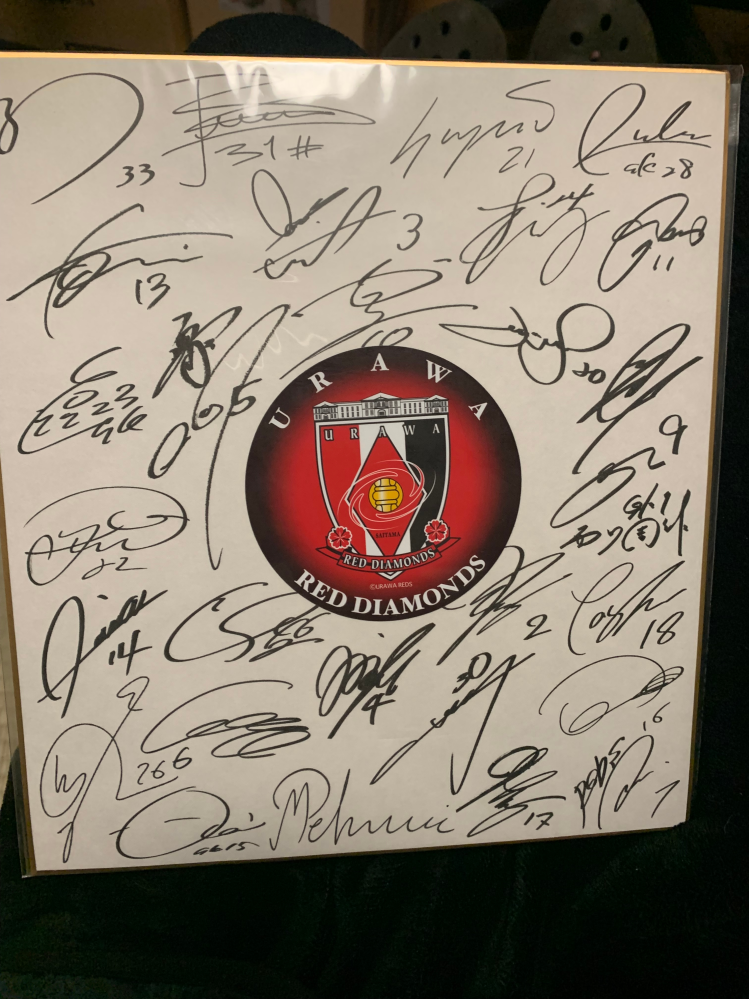 浦和レッズの寄せ書きサイン色紙をいただきました。これは印刷です