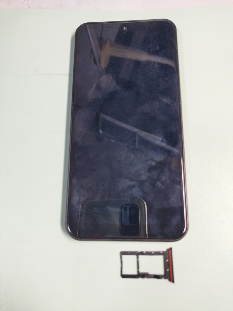 中にSDカード？が挟まったままなのですが取り出し可能ですか？それとも修理行きですか?ぶっちゃけ弟のやつなので大丈夫なのですが頼まれたので回答お願いしたいです。