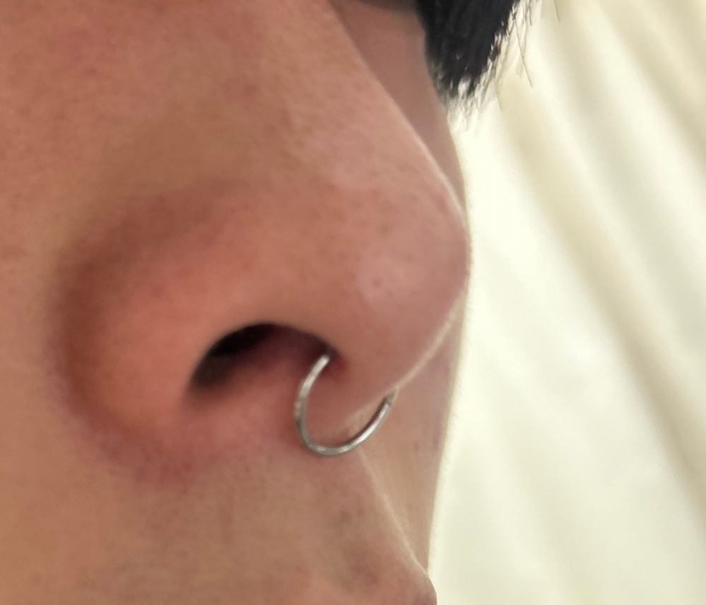 セプタムピアスの位置ここであってますか？？先輩方教えてください 