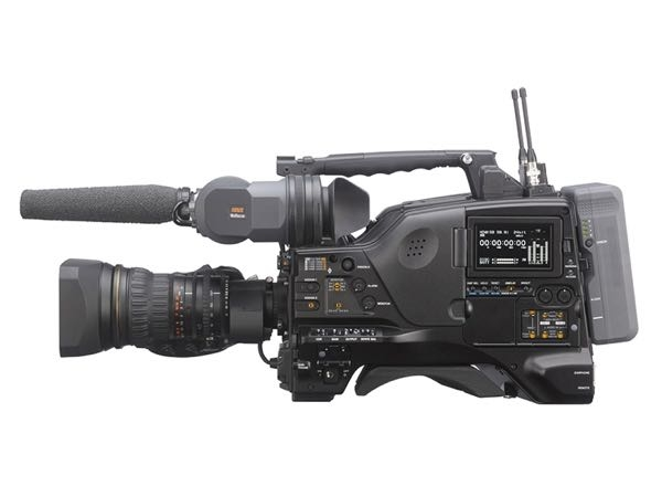 お祭りの撮影についてです、撮影時する為のカメラ選びを迷っています、デジにするかENGにするか、ENGはショート付ければ重いが引ける、デジは引けないけど軽い、三脚は使いません、 皆さんはどちらが良いでしょうか良ければ教えて頂けたら幸いです。