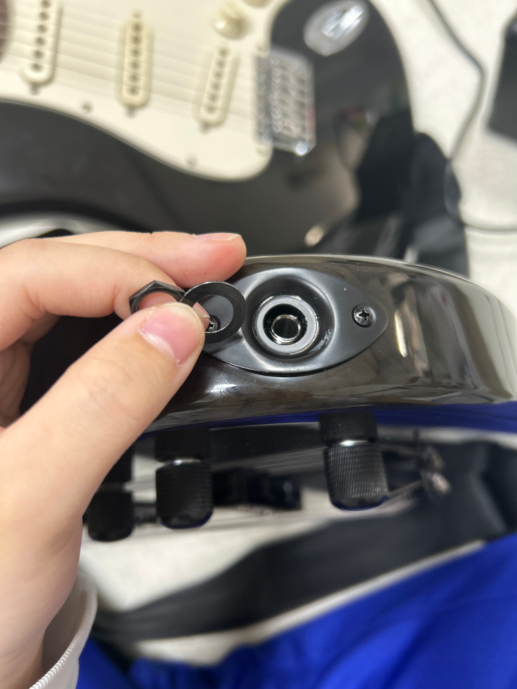 大至急】急募です。ベースの部品が取れました。壊れました。直りますか