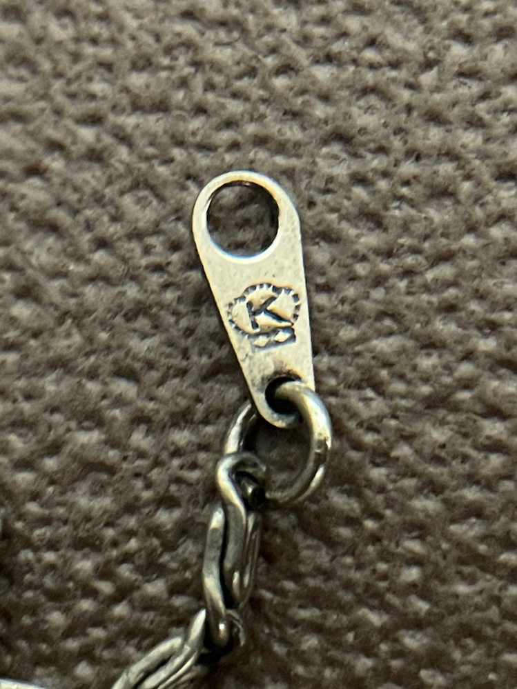 アクセサリーの刻印について古いデザインのネックレスチェーンに、この