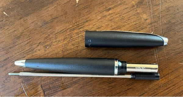 CROSSのボールペンについて。10年以上前に購入したものです。替芯何を