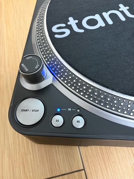 ターンテーブルのstantonですがボタンを押しても回転数を33から45