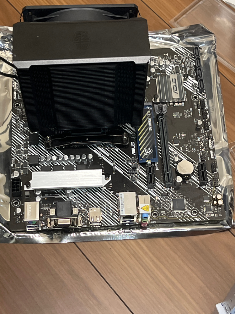 自作ゲーミングPCについて質問です。↓の写真の状態から、どうすれば 