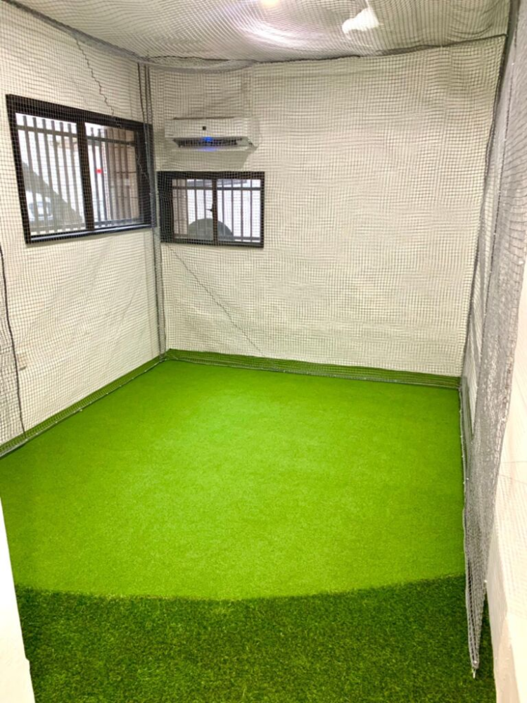 どなたか教えてください。 初心者です。 フォトショップで生成aiを使い、画像のネットを消して白い壁にしたいのですが、そのようにプロンプトに入力してもまったく出てきません。（ネットの画像しか出てこない） どのようにやればできますか？ よろしくお願いいたします。