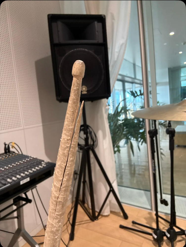 ドラムスティックについて質問ですいつも普通にたたいているのにこの 