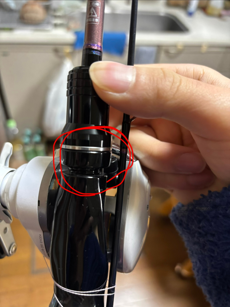 リールをつけた時にこの位の隙間開くものですか？竿は、紅牙X69MHBでリ 