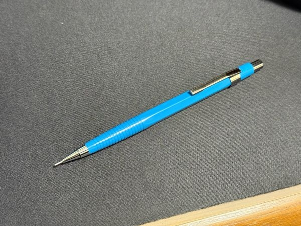このシャープペンシルの名前を知りたいです。数年前？にインク港北 